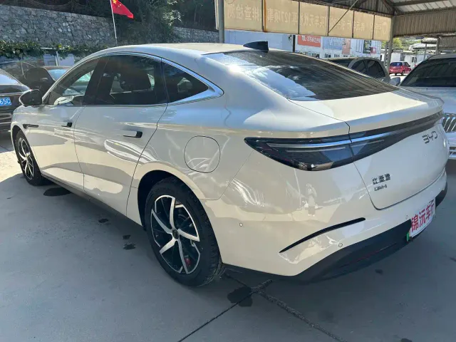 BYD Seal 07 DM-i — Фото автомобиля 9