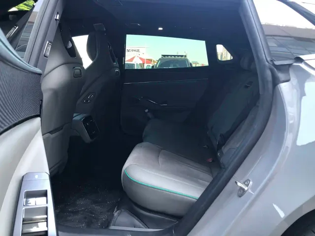 Denza Z9GT — Фото автомобиля 15