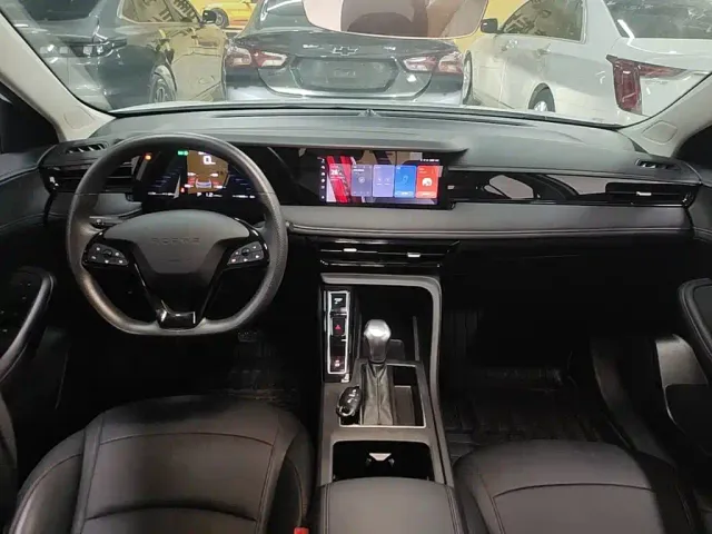 Roewe i5 — Фото автомобиля 9