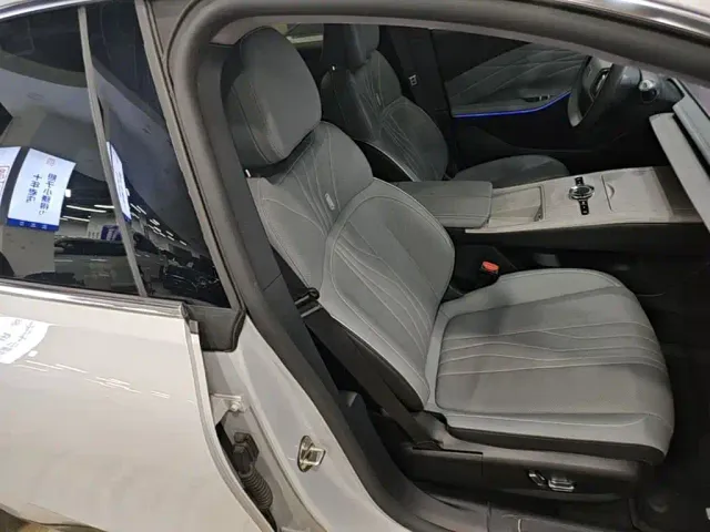 Geely Galaxy E8 — Фото автомобиля 24