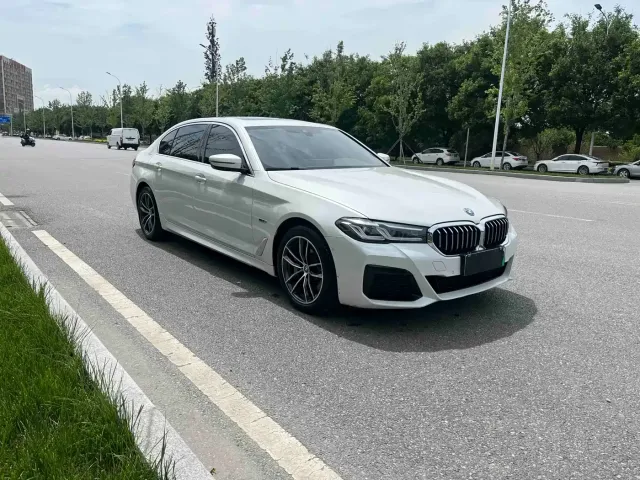 BMW 5 Series — Фото автомобиля 3