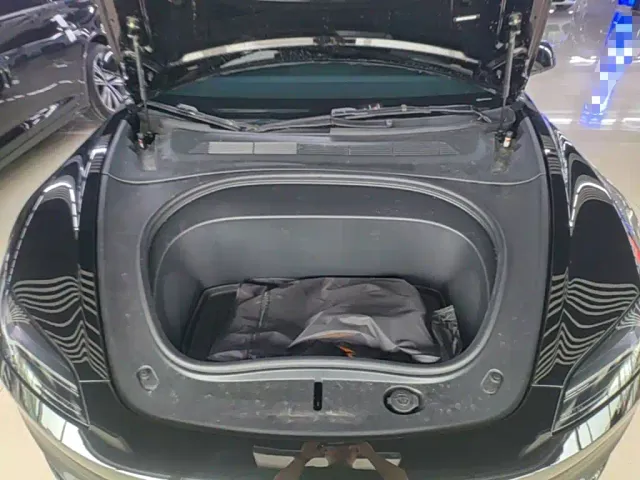Tesla Model 3 — Фото автомобиля 19