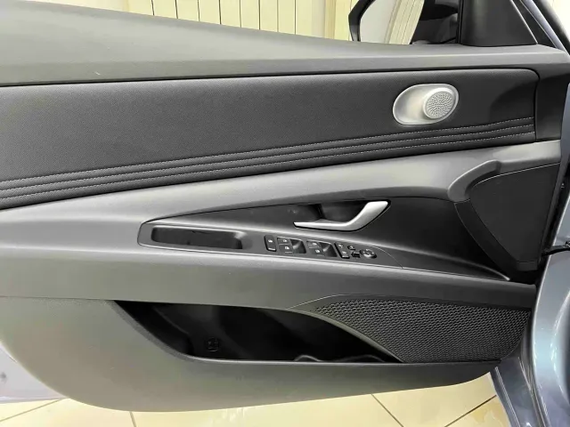 Hyundai Elantra — Фото автомобиля 8