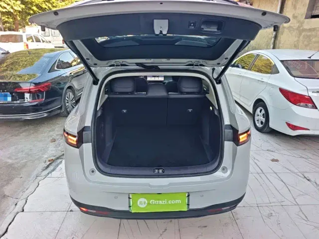 Leapmotor B10 — Фото автомобиля 18