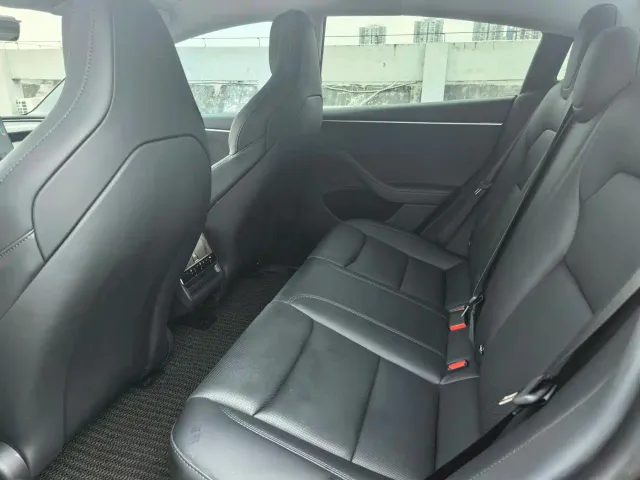 Tesla Model 3 — Фото автомобиля 10