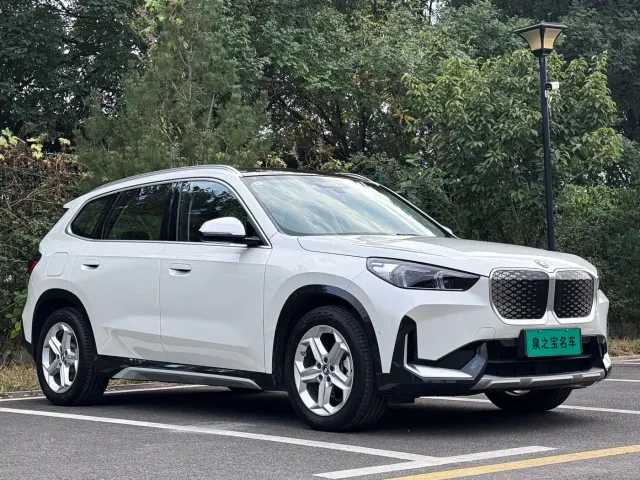 BMW iX1 — Фото автомобиля 3
