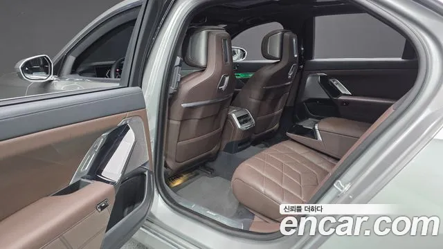 BMW 7 Series G70 — Фото автомобиля 18