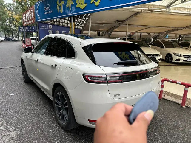 Aito M5 — Фото автомобиля 6
