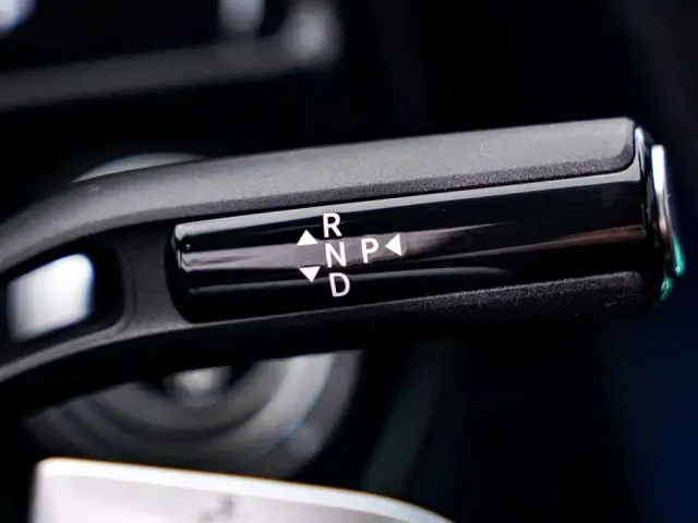 Mercedes-Benz E-Class — Фото автомобиля 20
