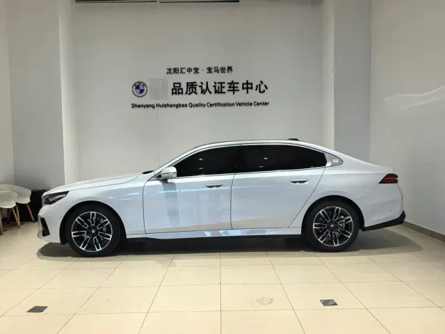 BMW 5 Series — Фото автомобиля 3