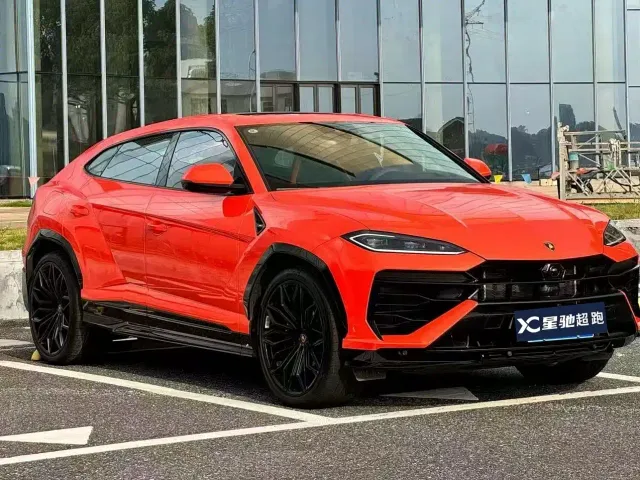 Lamborghini Urus — Фото автомобиля 3