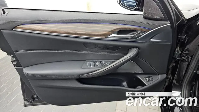 BMW 5 Series G30 — Фото автомобиля 24