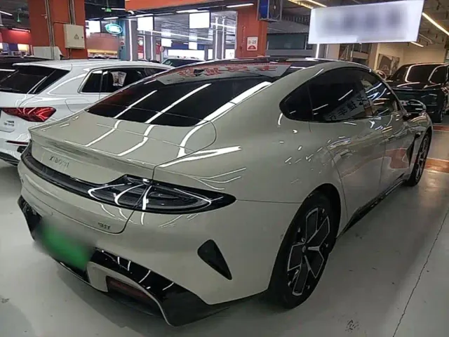 Xiaomi SU7 — Фото автомобиля 6