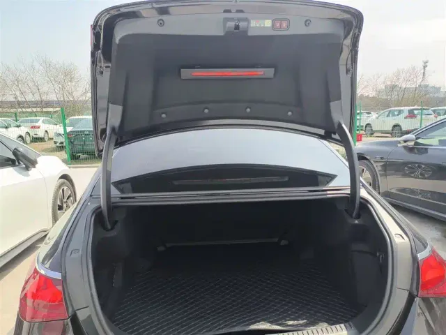 Mercedes-Benz E-Class — Фото автомобиля 18
