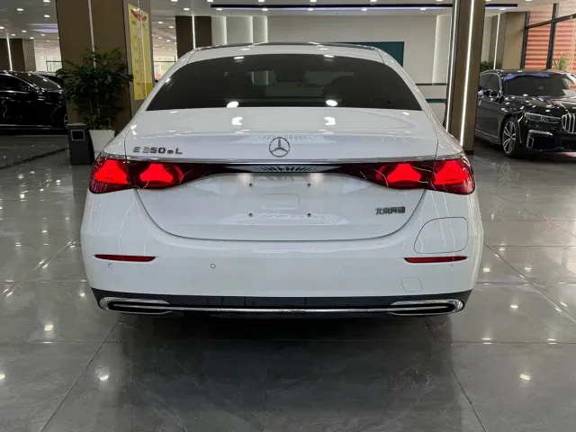 Mercedes-Benz E-Class — Фото автомобиля 8