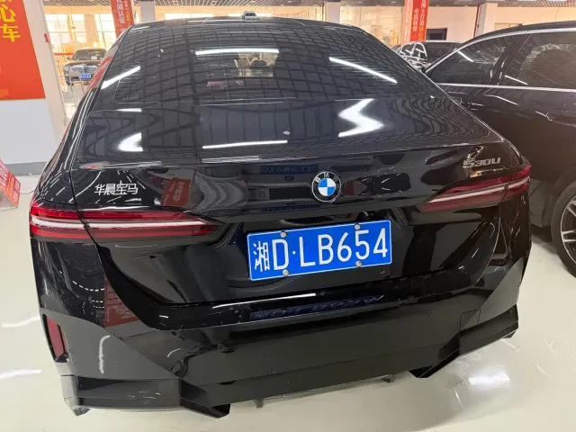 BMW 5 Series — Фото автомобиля 8