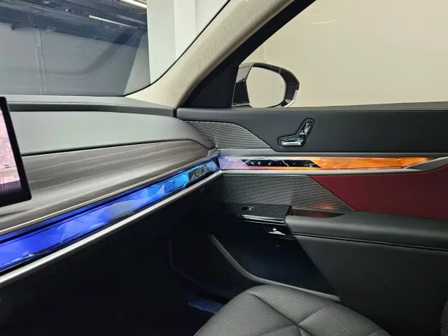 BMW 7 Series — Фото автомобиля 16