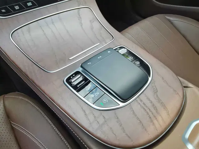 Mercedes-Benz E-Class — Фото автомобиля 13