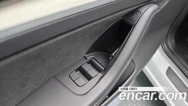 Tesla Model 3 — Фото автомобиля 30