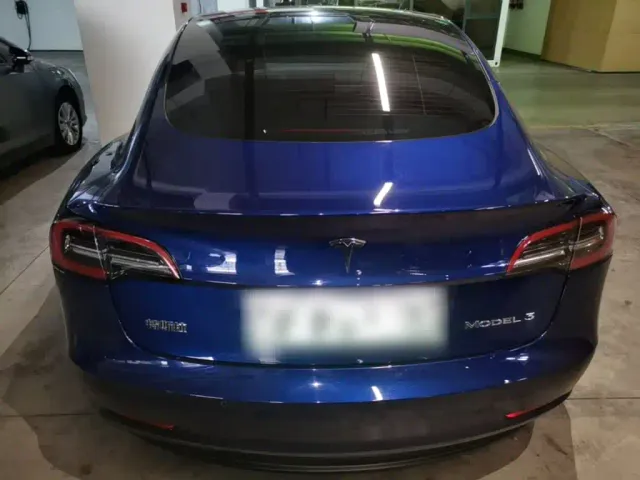 Tesla Model 3 — Фото автомобиля 5
