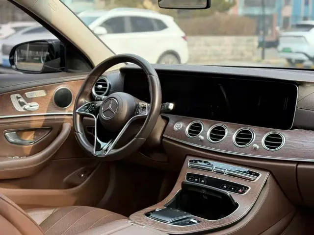 Mercedes-Benz E-Class — Фото автомобиля 12