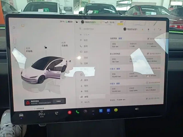Tesla Model 3 — Фото автомобиля 10