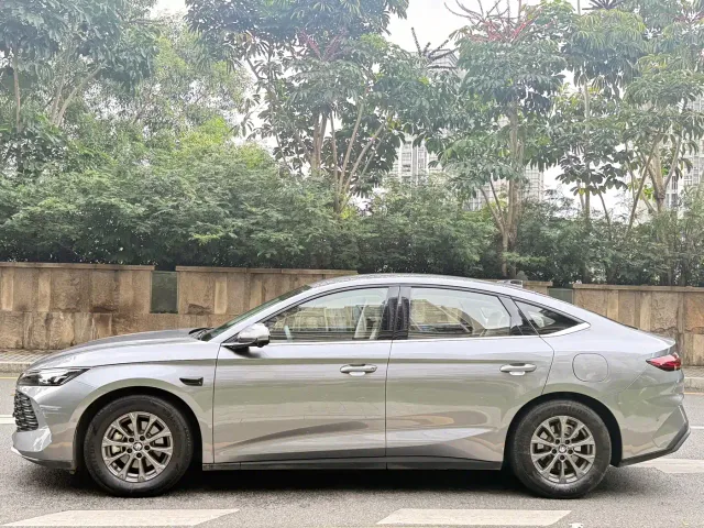 BYD Qin L — Фото автомобиля 16