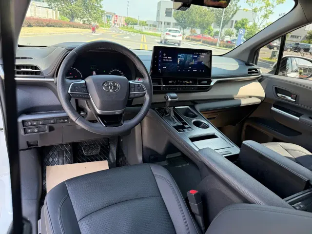 Toyota Granvia — Фото автомобиля 3