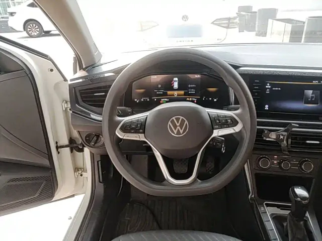 Volkswagen Lavida — Фото автомобиля 10