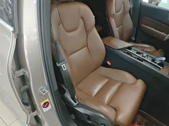 Volvo XC60 — Фото автомобиля 24