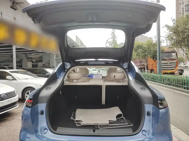 IM Motors LS6 — Фото автомобиля 18