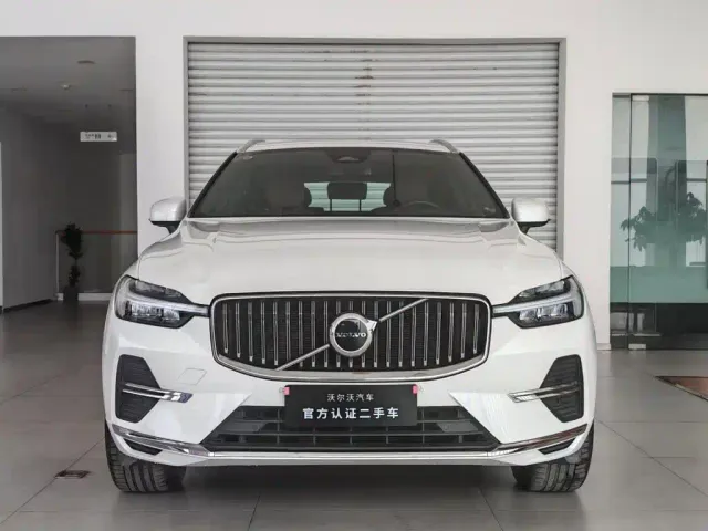Volvo XC60 — Фото автомобиля 2