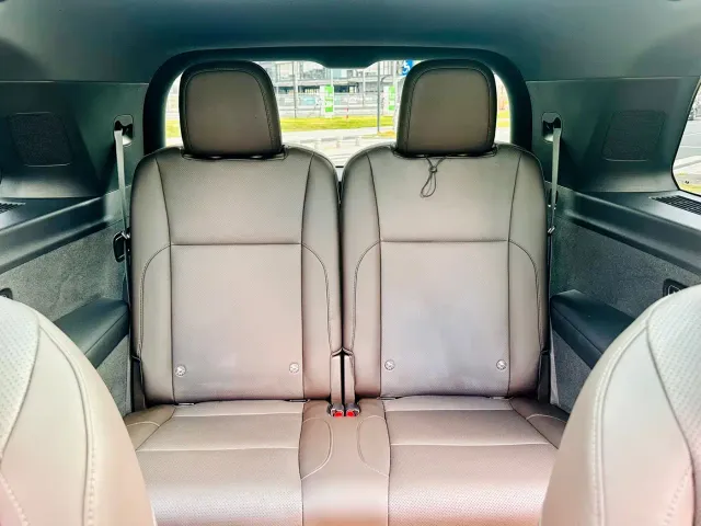Li Auto L9 — Фото автомобиля 12