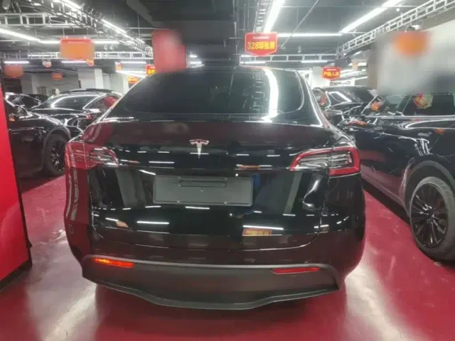 Tesla Model Y — Фото автомобиля 5