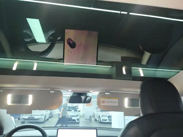 Tesla Model 3 — Фото автомобиля 17