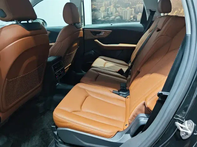 Audi Q7 — Фото автомобиля 11