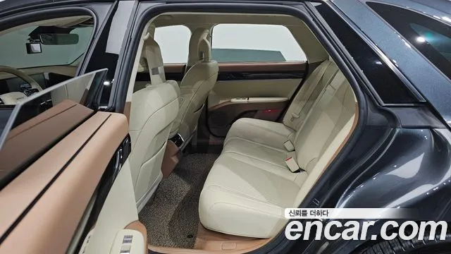 Hyundai Grandeur Grandeur (GN7) 2.5 Бензин 2WD — Фото автомобиля 11