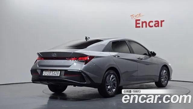 Hyundai Avante CN7 — Фото автомобиля 2