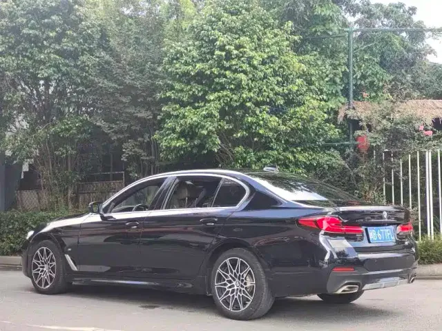 BMW 5 Series — Фото автомобиля 4