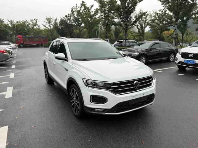 Volkswagen T-Roc — Фото автомобиля 3