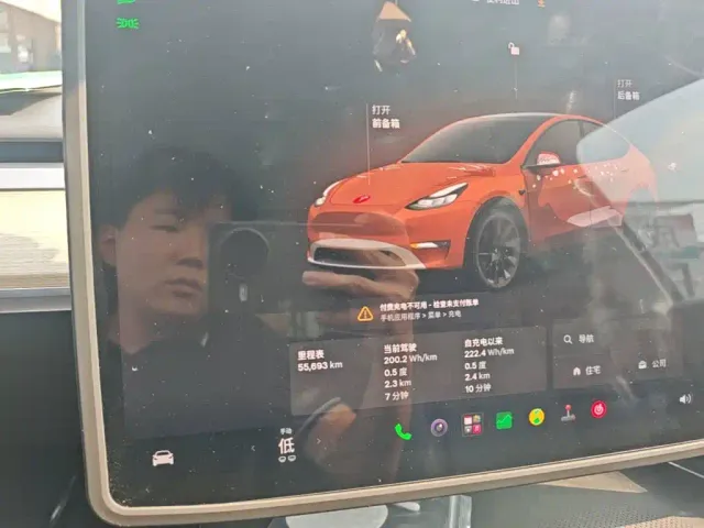 Tesla Model Y — Фото автомобиля 11