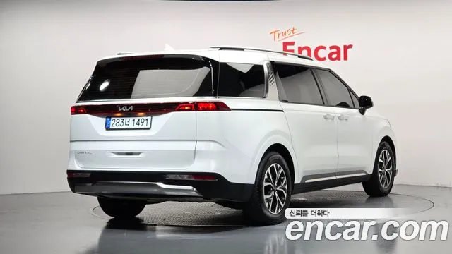 Kia Carnival Generation 4 — Фото автомобиля 2