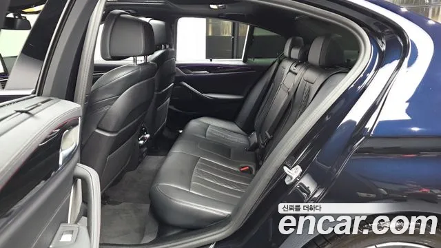BMW 5 Series G30 — Фото автомобиля 16