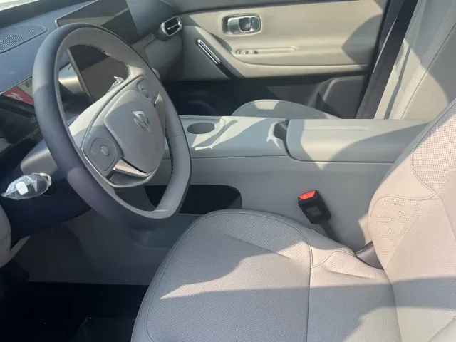 Leapmotor A10 — Фото автомобиля 6