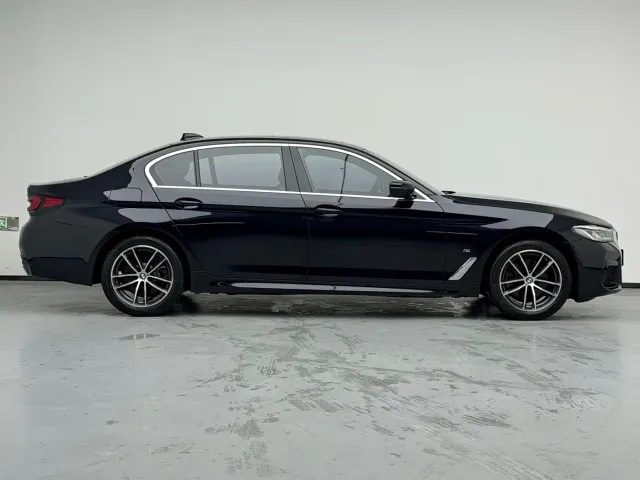 BMW 5 Series — Фото автомобиля 8