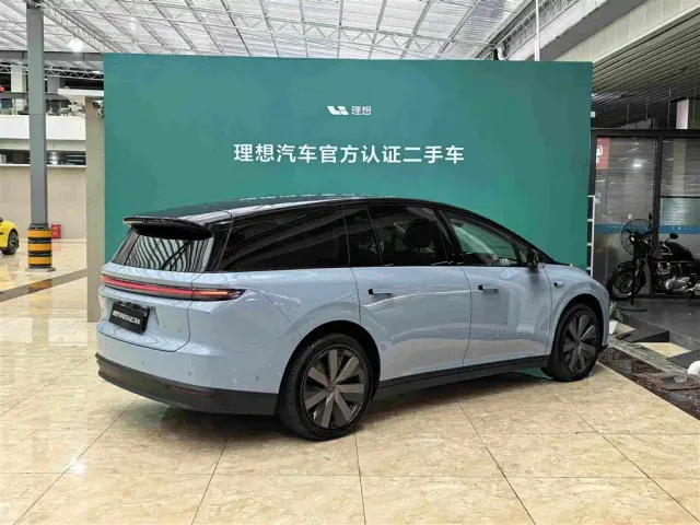 Li Auto i8 — Фото автомобиля 3