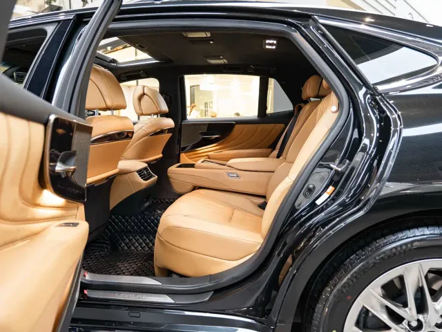 Lexus LS — Фото автомобиля 10
