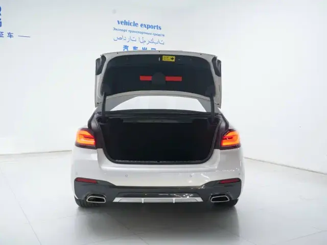 BMW 5 Series — Фото автомобиля 9