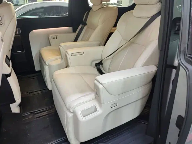 Li Auto MEGA — Фото автомобиля 16