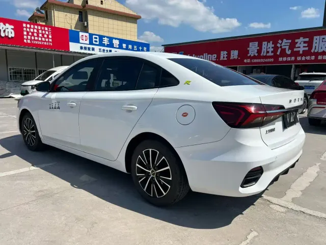 Roewe i5 — Фото автомобиля 6